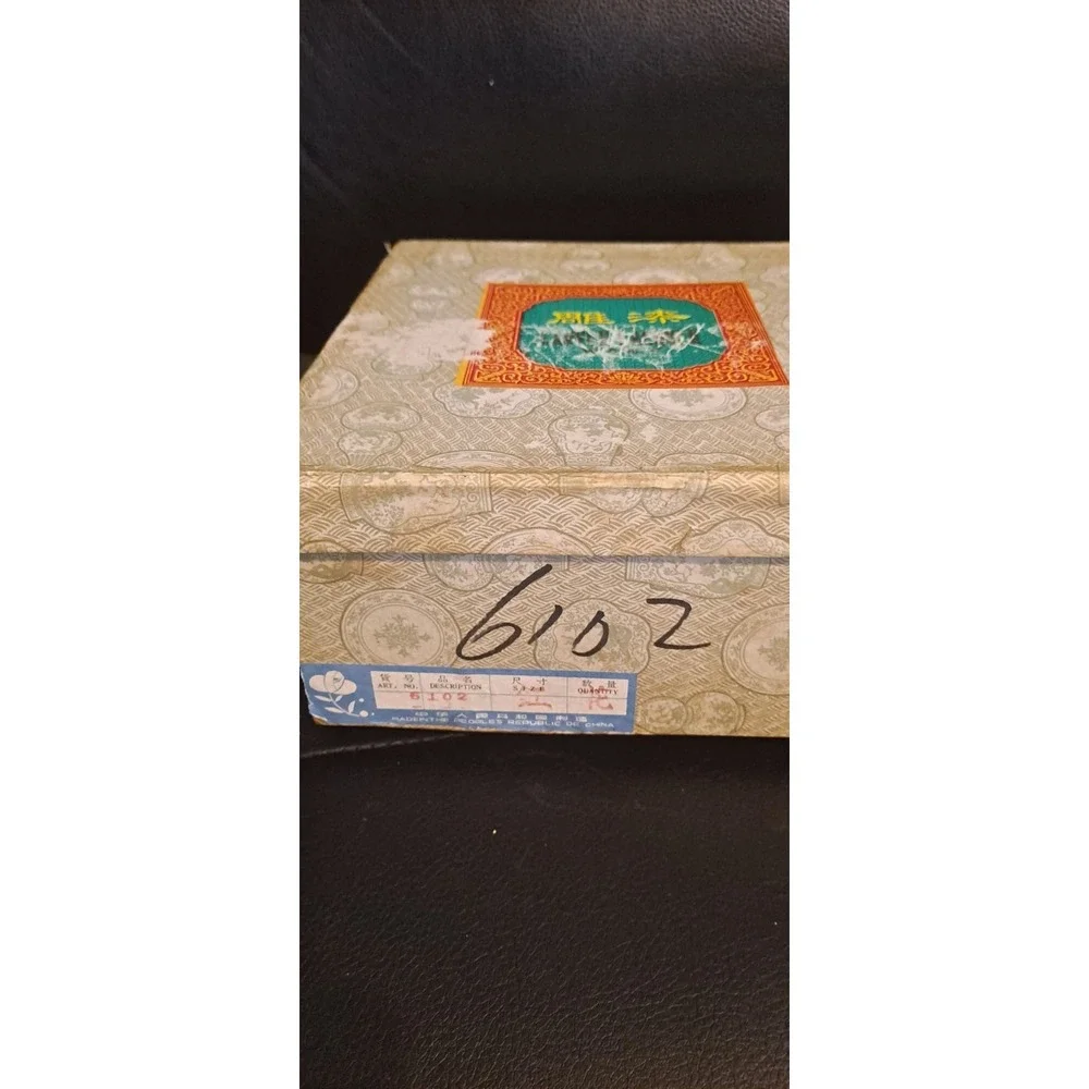 Vintage Paper Box: (4